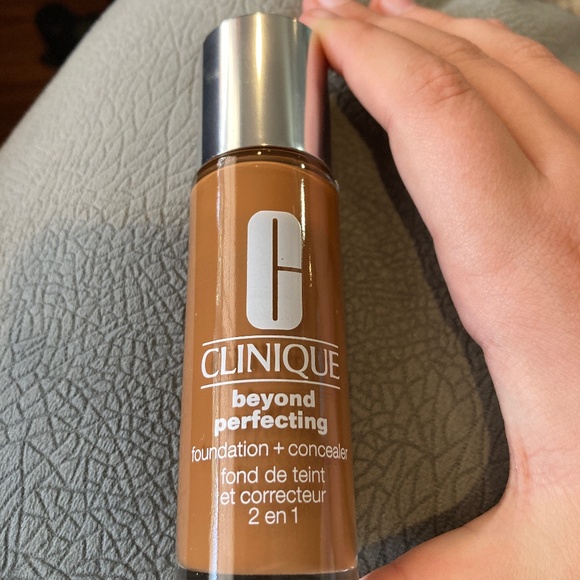 Clinique 2 in 1 foundation and conceler - Picture 1 of 2